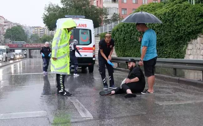 Konya'da Sağanak Yağış: Alt Geçitler Suyla Doldu, Motosiklet Sürücüsü Yaralandı