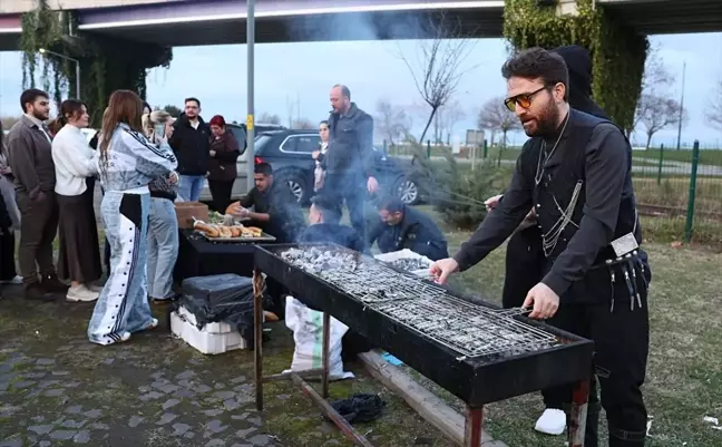 Samsun'da İhtiyaç Sahibi Çocuklar için Hamsi Şenliği Düzenlendi