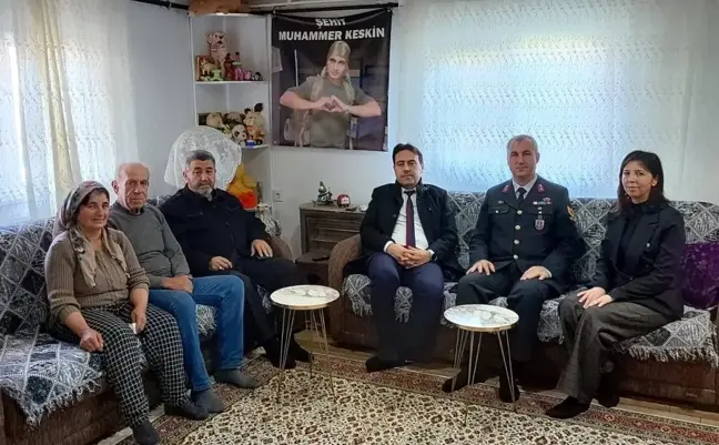 Jandarma ekipleri şehit ailelerini yalnız bırakmıyor