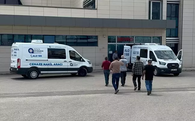 Antalya'da Sulama Kanalında Hayatını Kaybeden Çocuğun Cenazesi Ailesine Teslim Edildi