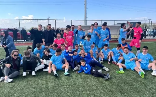 Tavşanlı Erdemspor, Amatör Küme'de Şampiyonluğa Ulaşarak Kıbrıs'a Gitti