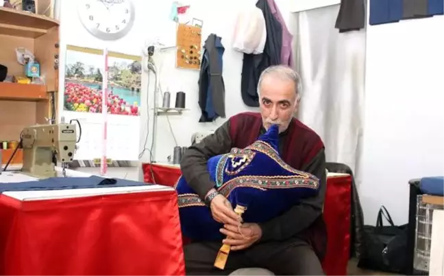 55 Yıllık Terzi, Müşterilerini Tulum Çalarak Ağırlıyor