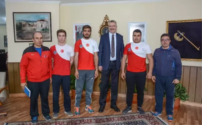 Karacabey Belediyesi'nden Güreş Takımına Tam Destek