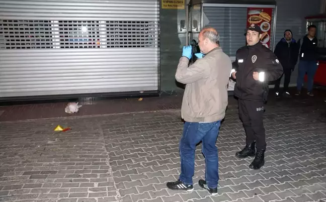 İzmir'de Bıçaklı Kavga: 3 Yaralı