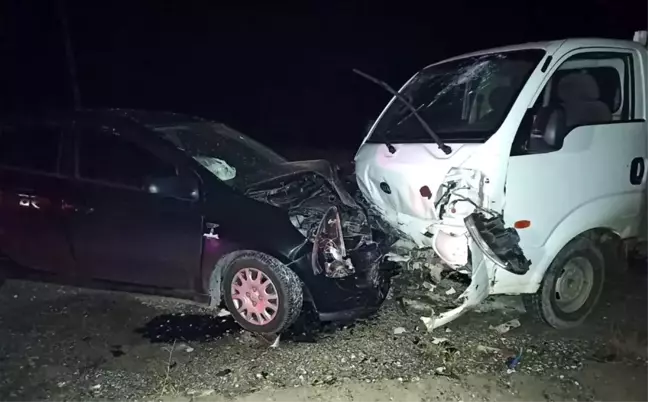 Giresun'da iki araç kafa kafaya çarpıştı: 5 yaralı