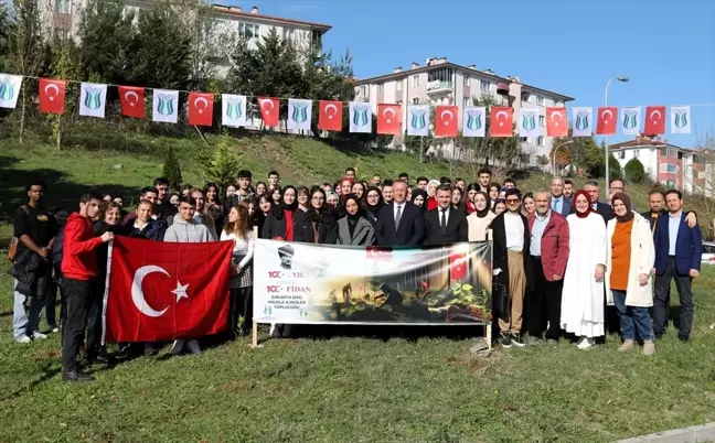 Adapazarı Belediye Başkanı Işıksu, üniversite öğrencileriyle fidan dikti