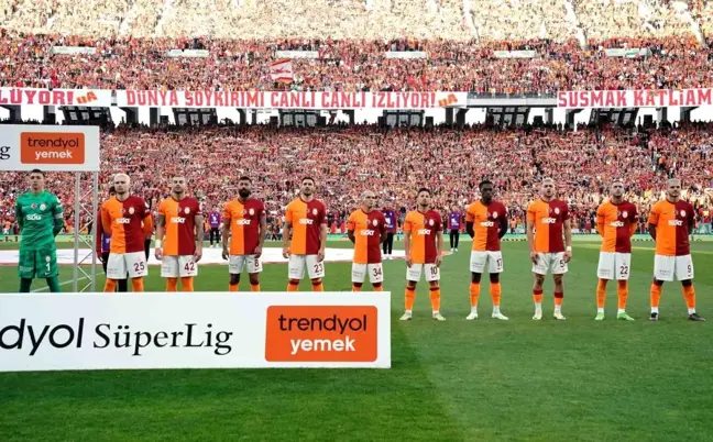 Galatasaray Teknik Direktörü Okan Buruk, Fatih Karagümrük maçına son oynadıkları 11 ile başladı
