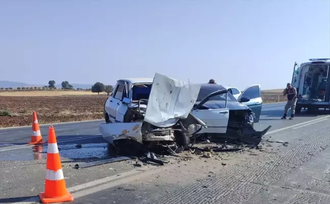 Gaziantep'te Otomobil Çarpışması: 3 Kişi Yaralandı