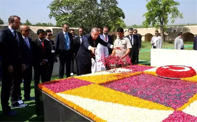 Cumhurbaşkanı Erdoğan Gandhi Anıtı'nı Ziyaret Etti