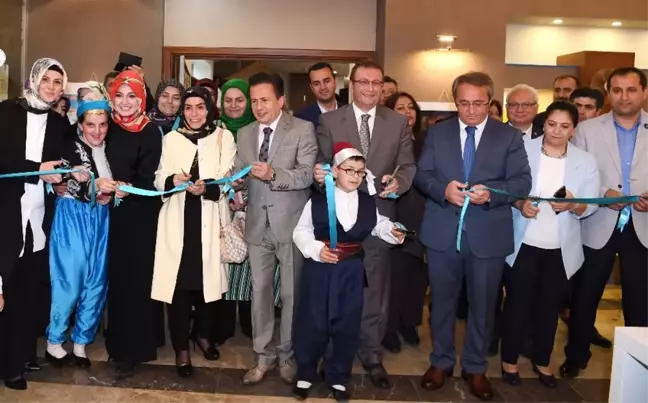 Tuzla Belediyesi Gönül Elleri Çarşısı'nın Özel Çocukları Yeteneklerini Sergiledi