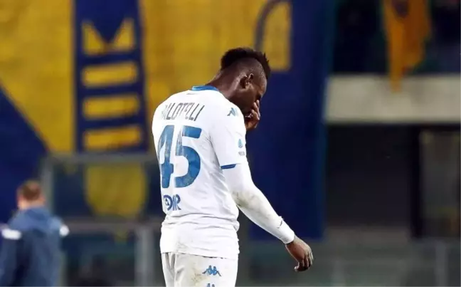 Mario Balotelli: Irkçı tezahürat sonrası Verona'ya tribün kapatma, fanatik tribün liderine 11 yıl...