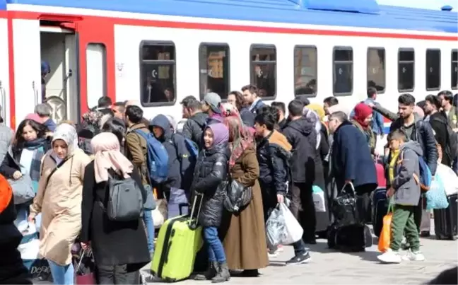 Erzurum Tren Garı'nda koronavirüs yoğunluğu