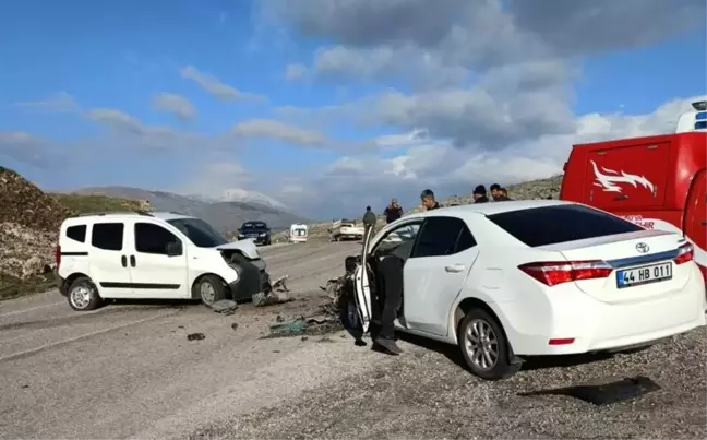 Son dakika haberleri! Malatya'da otomobil ile hafif ticari aracın çarpıştığı kazada 3 kişi yaralandı