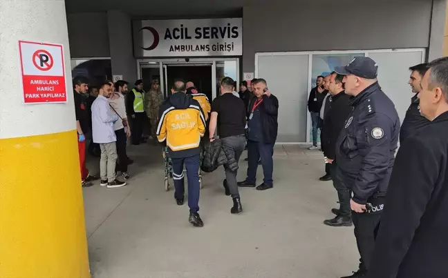 Erzincan'da cezaevi aracı ile hafif ticari araç çarpışması: 1 ölü, 9 yaralı