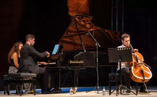 Gümüşlük Müzik Festivali'nde Poyraz Baltacıgil ve Cem Esen konser verdi