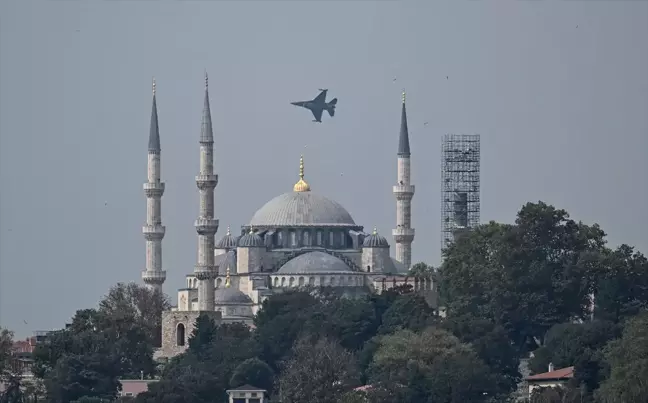 SOLOTÜRK, 30 Ağustos Zafer Bayramı kutlamaları için çevre tanıma uçuşu gerçekleştirdi