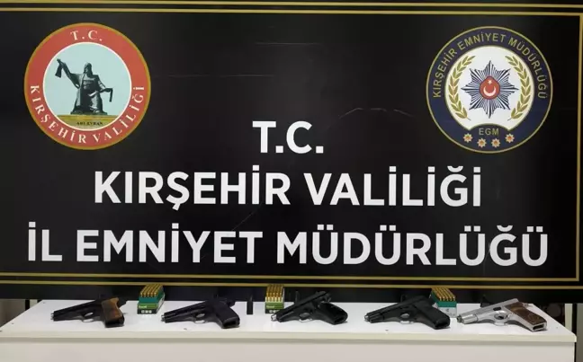 Kırşehir'de Ruhsatsız Silah Operasyonu: 5 Tabanca Ele Geçirildi