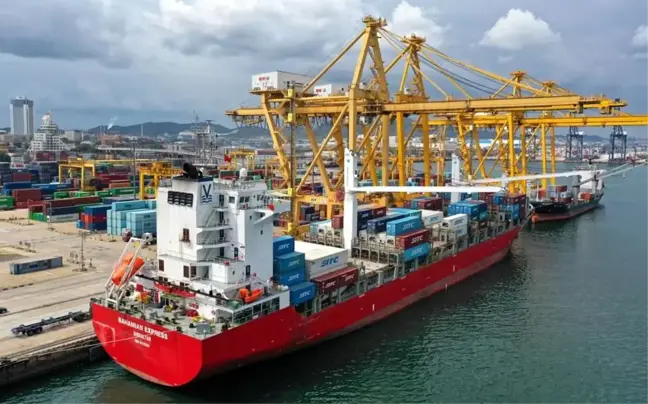 Çin'de 24.188 TEU Kapasiteli Ultra Büyük Konteyner Gemisi Teslim Edildi