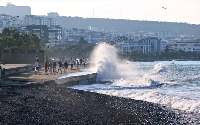 Dalga Yüksekliği 50 Santimetreyi Geçtiğinde Denize Girilmemeli