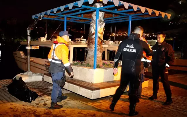 Antalya'da Denizde Kadın Cesedi Bulundu