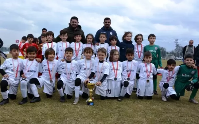 Yunusemre'de 4. Geleneksel Minikler Futbol Turnuvası başladı