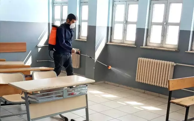Edremit'te okullar dezenfekte ediliyor