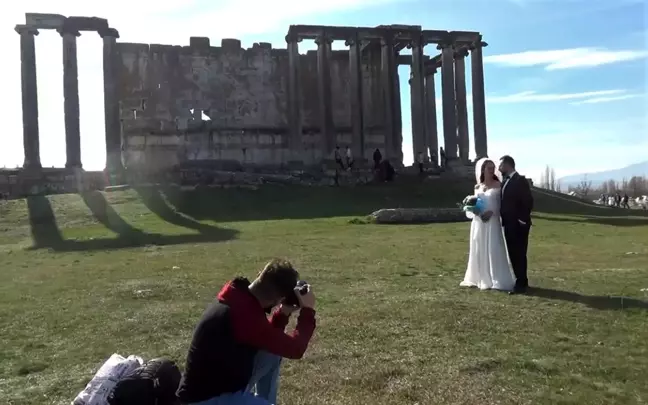 Antik kent evlenen çiftlere doğal fotoğraf stüdyosu oldu