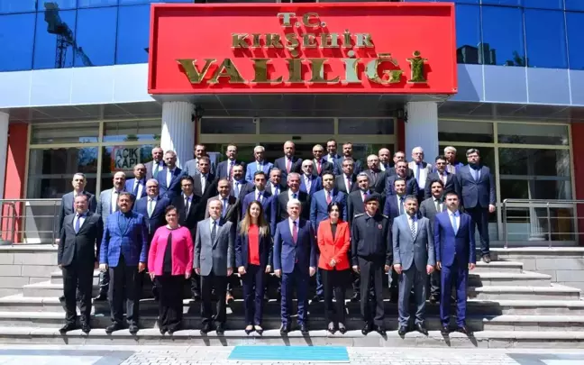 Vali Akın, Kırşehir'de veda ziyaretlerine başladı
