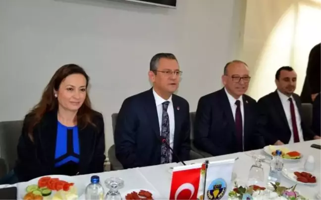 CHP Genel Başkanı Özgür Özel, Emeklilerin Maaşlarının Asgari Ücret Seviyesine Çıkarılması Çağrısı Yaptı