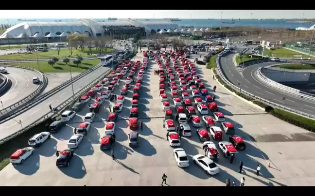 Martı Çalışanları ve Sürücüleri Şehitleri Anmak İçin Yenikapı'da Buluştu
