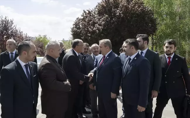 BBP Genel Başkanı Mustafa Destici, Muhsin Yazıcıoğlu'nun Kabrini Ziyaret Etti