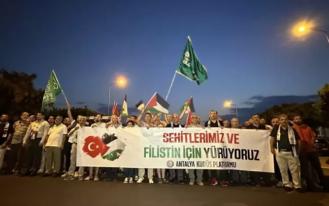 Antalya'da İsrail'in Gazze'ye saldırılarını protesto eden gösteri düzenlendi