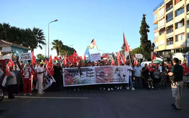 Kuşadası'nda İsrail'in Gazze'ye yönelik saldırıları protesto edildi