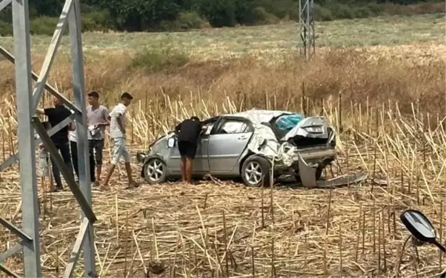 Osmaniye'de Kontrolden Çıkan Otomobil Tarlaya Uçtu: 2 Yaralı