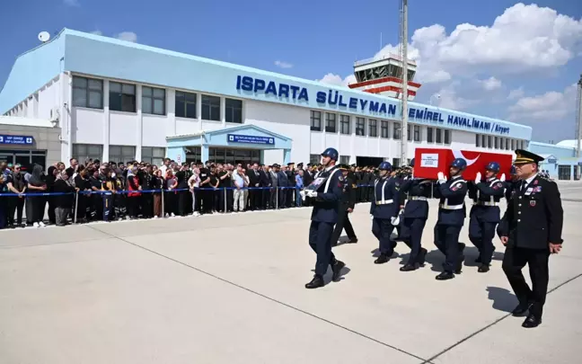 Tunceli'de Şehit Olan Jandarma Uzman Çavuş Orhan Burak Büyükçaylı'nın Cenazesi Isparta'ya Getirildi