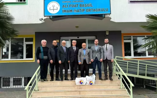 Samsun Çarşamba Ticaret Borsası'ndan Öğrencilere Kışlık Bot Yardımı