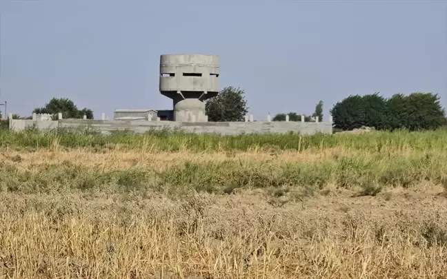 PKK/YPG, Deyrizor'da Arap Çiftçilerin Arazilerine El Koyarak Gözetleme Kuleleri Kuruyor