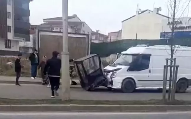 Tekirdağ'da Kamyonet ile Mobilet Çarpıştı: 1 Yaralı