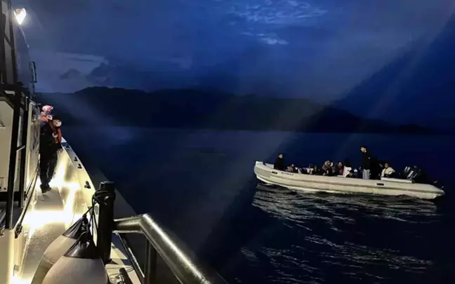 Marmaris Açıklarında 12 Düzensiz Göçmen Kurtarıldı