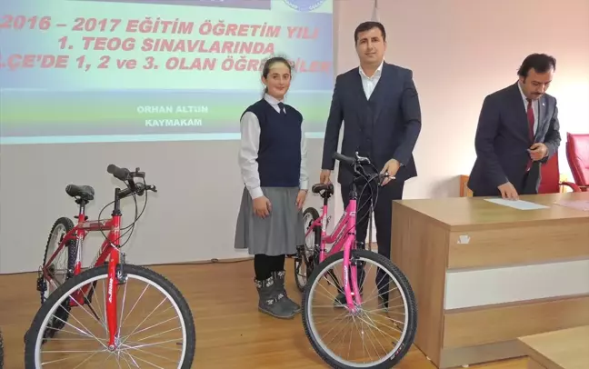 Teog'da Başarılı Olan Öğrenciler Bisikletle Ödüllendirildi
