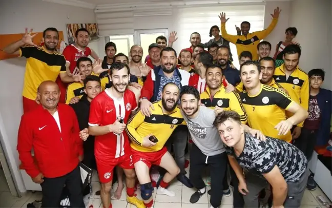 Döşemealtı Futbol Takımı Namağlup Şampiyon Oldu