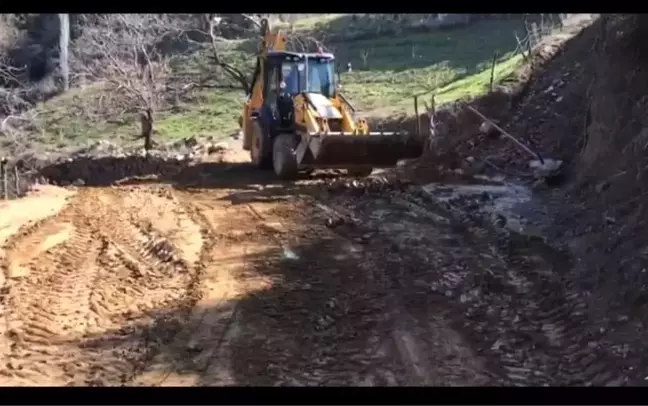 Nazilli'de heyelan yolu kapattı, ekipler açtı