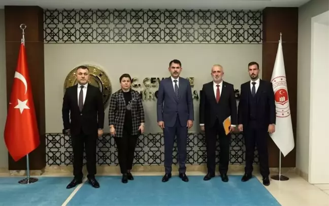Düzce heyetinden Bakan Kurum'a ziyaret