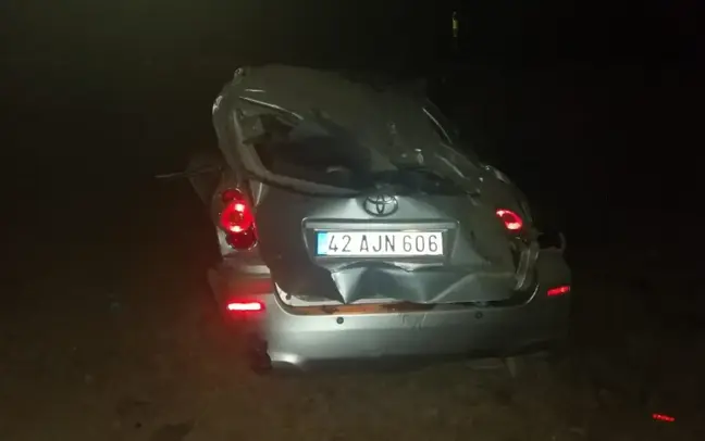 Konya'da yük trenine çarpan otomobildeki 5 kişi yaralandı