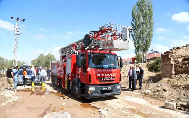 Kayseri Büyükşehir Belediye Başkanı Bünyan'da sel felaketini inceledi