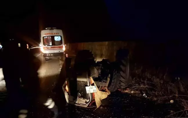 Sivas'ta Taksinin Traktöre Çarpması Sonucu 1 Ölü, 1 Yaralı