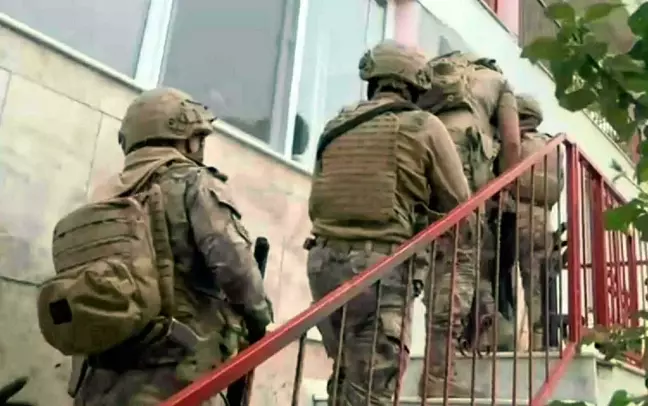 İzmir'de Terör Propagandası Yapan 41 Şüpheli Gözaltına Alındı