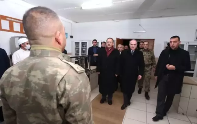 Bakan Özhaseki'den 2016 Yılının Son Gününde Komandolara Ziyaret