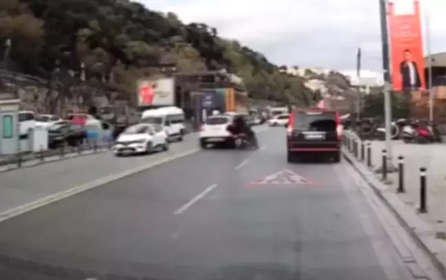 Kuruçeşme'de Hatalı Sollama Yapan Cip Sürücüsü Motosikletliye Çarptı