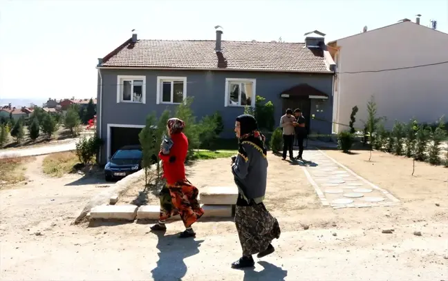Uşak'ta ev yangınında dumandan zehirlenen 4 kişi öldü